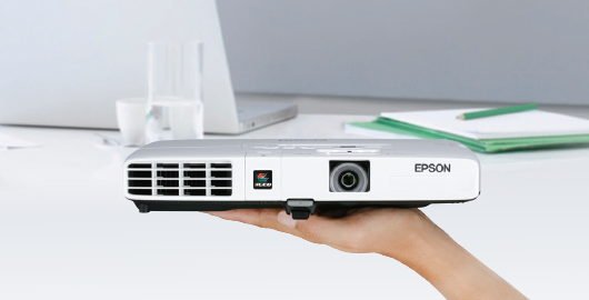 真正的便携式投影机，展现高品质影像 - Epson EB-C261M产品功能